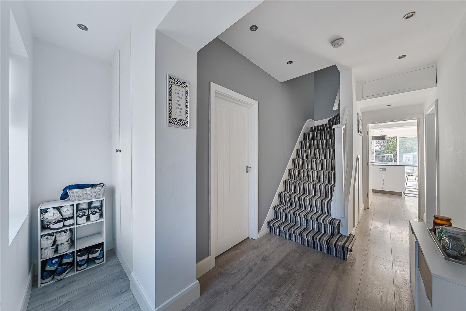 Edgwarebury Lane, Edgware
